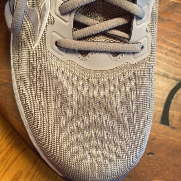 NWOT, Saucany,  Hurricane 23 shoes. - Picture 11 of 12